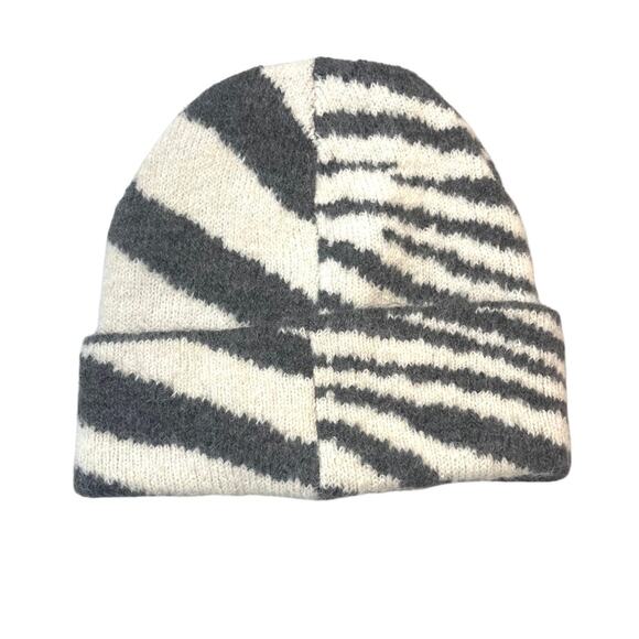 By Anthropologie Compact Knit Animal Print Beanie Gray & White NEW - Picture 3 of 5